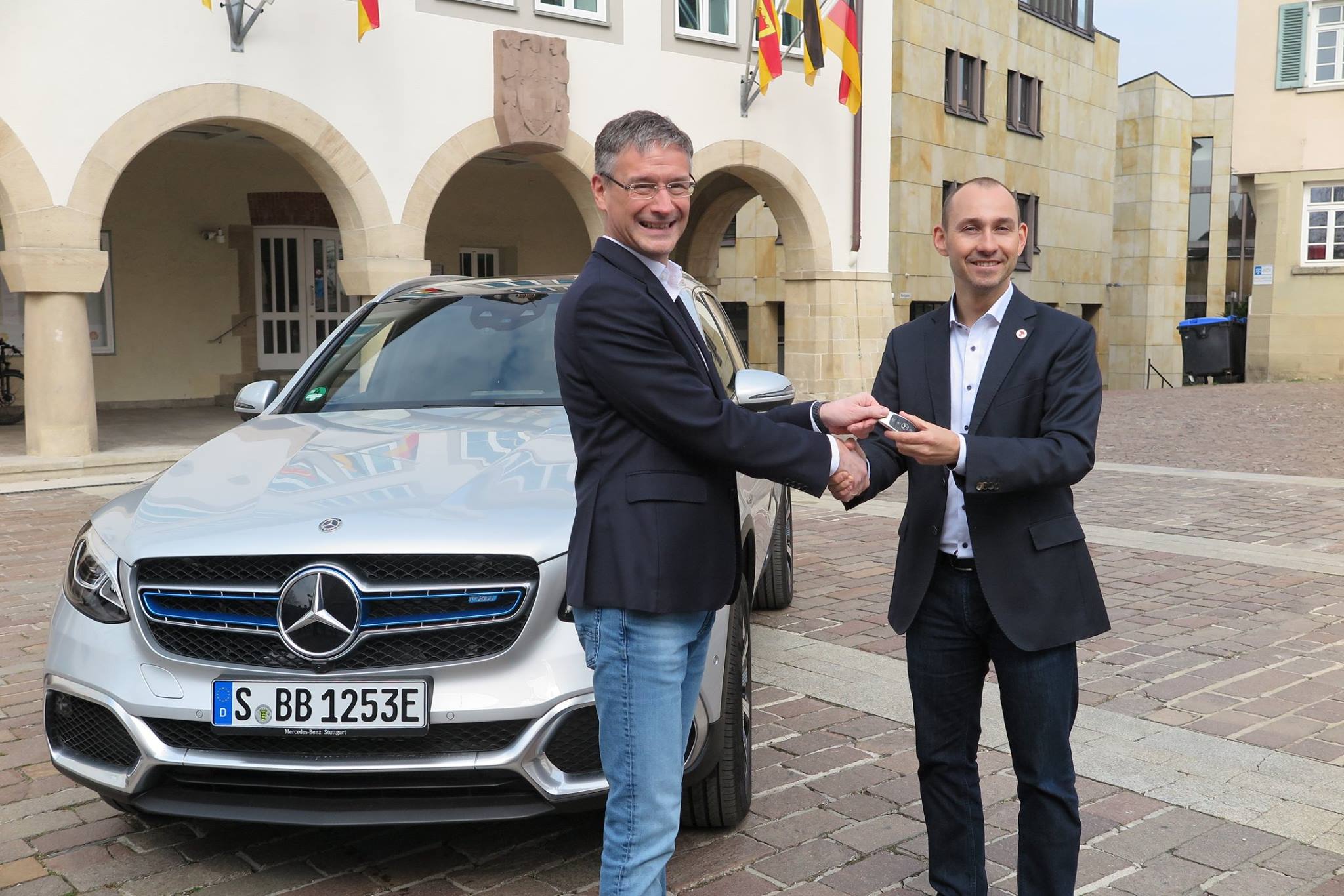 B%C3%B6blingens Lord Mayor Receives Mercedes Fuel Cell Car