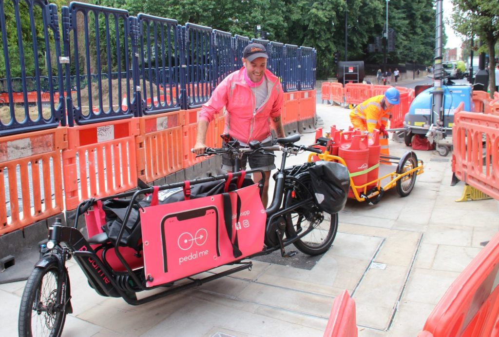 Pedal Power Cargo Service Delivers BOC’s GENIE® Hydrogen Cylinders To