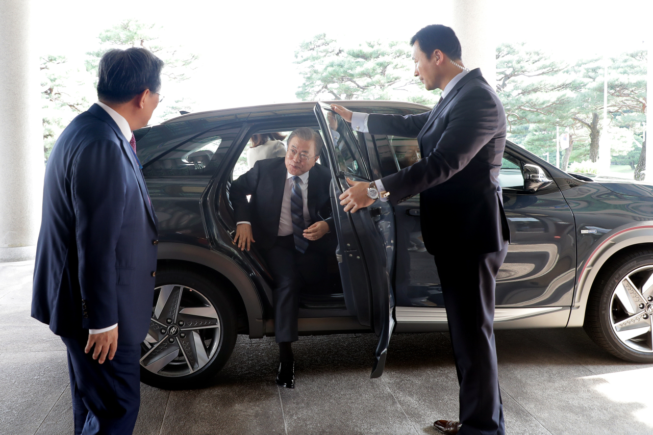 Hyundai Fuel Cell Powered Nexo SUV Makes Its Debut As President Moon Jaein's Official