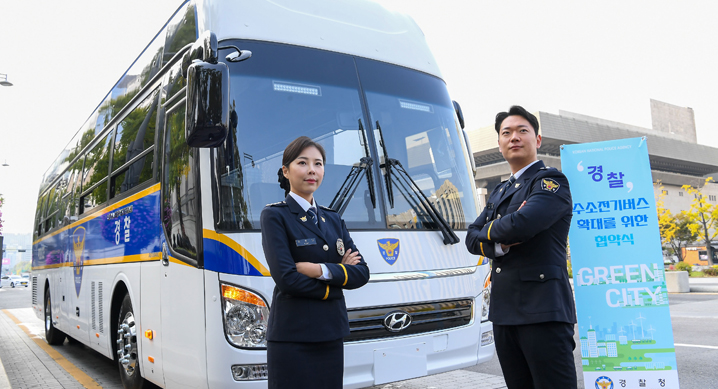 Hyundai Police Bus 2