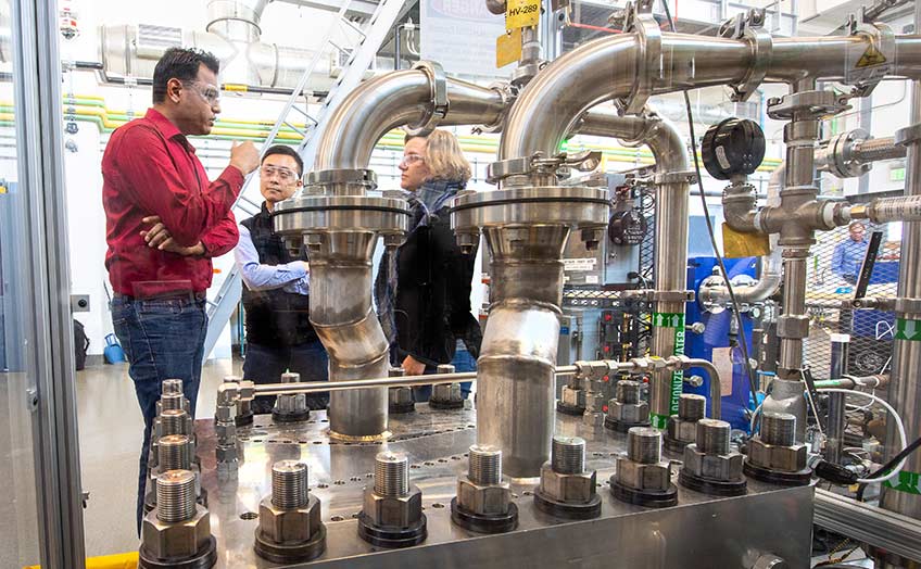 NREL Celebrates a Year of Innovation on National Hydrogen and Fuel Cell Day 4 NREL Fuel Cell Day