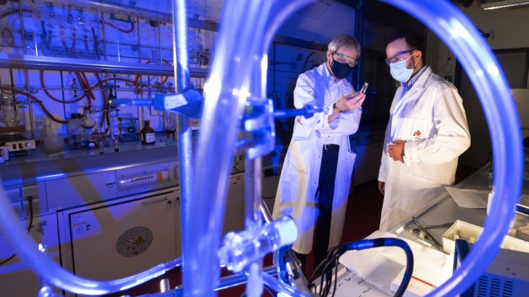 Producing Hydrogen Using Less Energy 1 Fuel cells works, Producing Hydrogen Using Less Energy