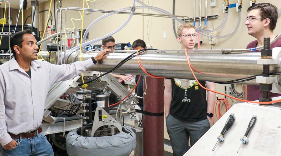 UCF Leads Hydrogen Gas Turbine Research Aimed At Decarbonizing Power Sector 1 lab for web 1