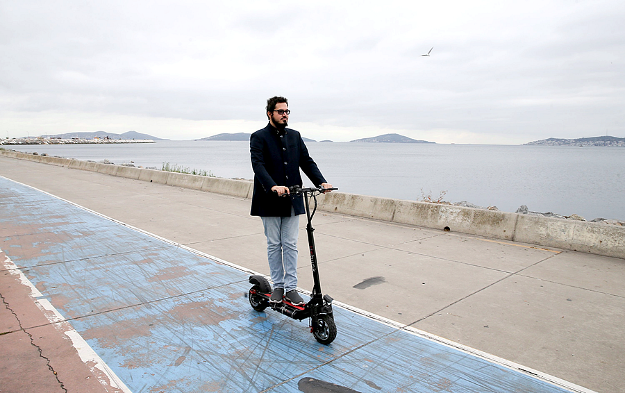 Turkish Entrepreneurs Build First HydrogenPowered Scooter FuelCellsWorks