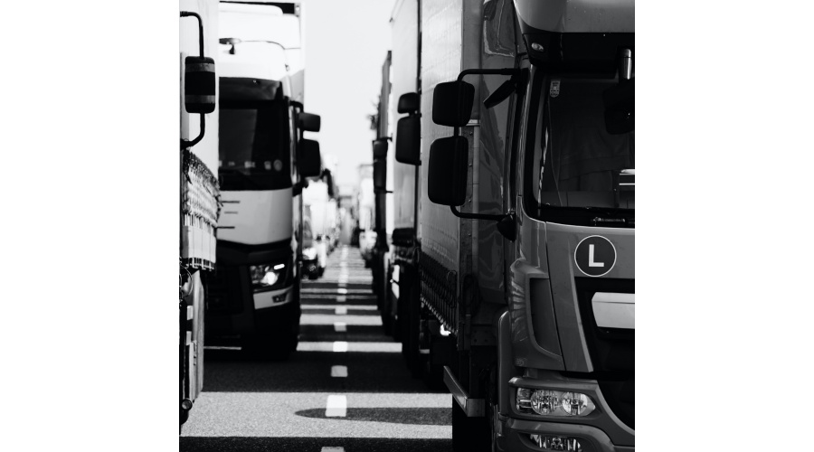 Fuel Cells Works, Volvo Trucks Emit Only Water Vapor and Have Comparable Range to Diesel